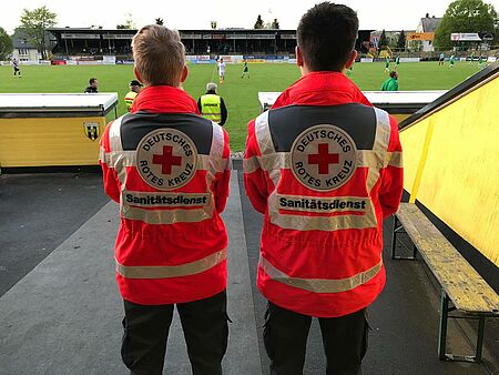 Sanitätsbereitschaft bei einem Fußballspiel