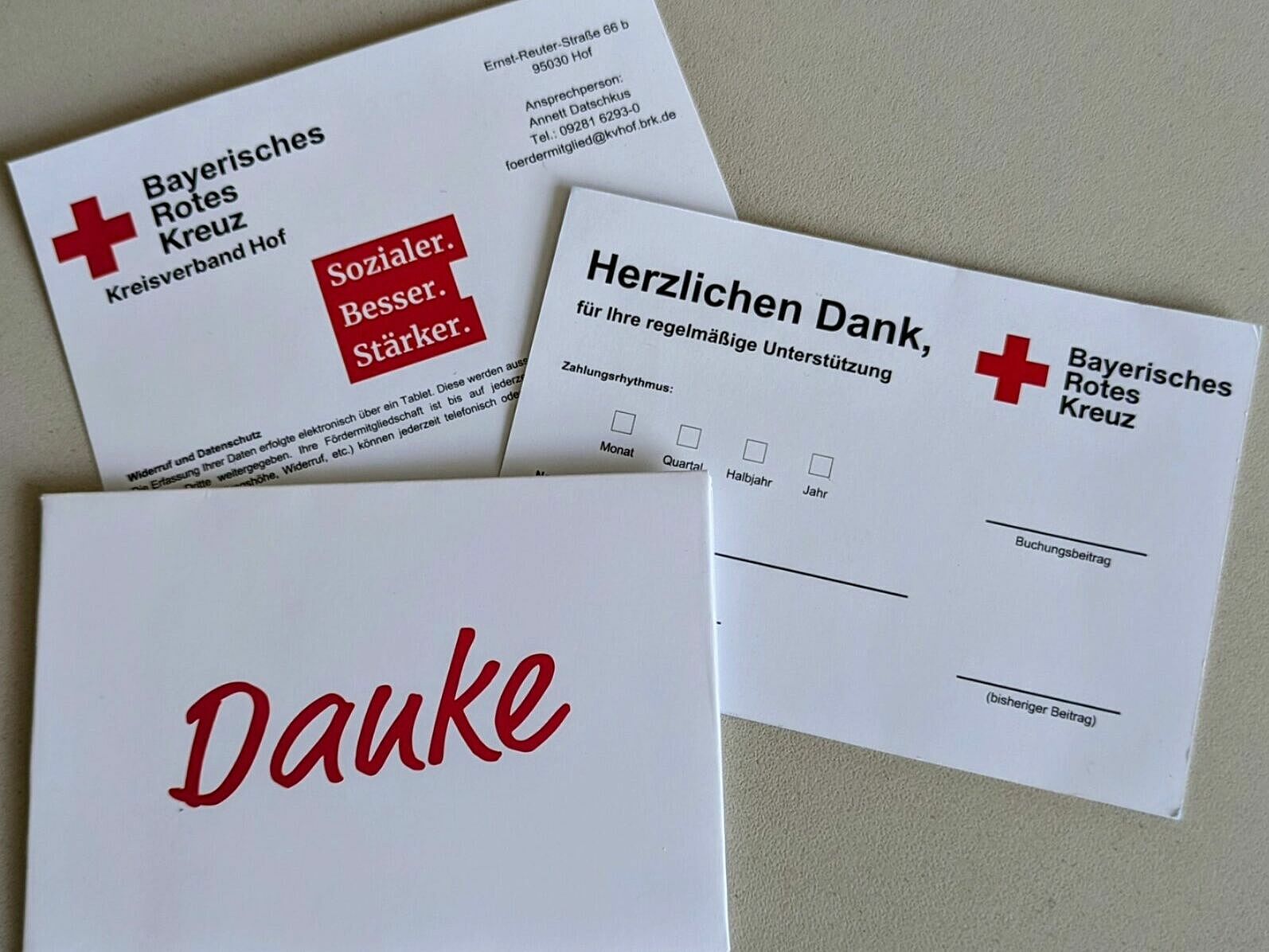 Dankekärtchen und Pflasterpäckchen für neue Fördermitglieder