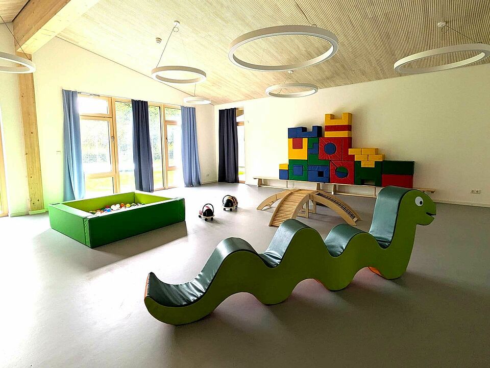 Die Turnhalle mit einer großen Spielschlange