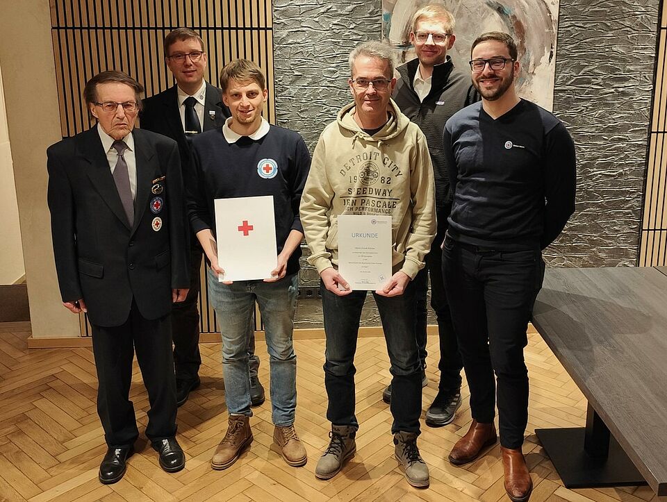 Die Geehrten zusammen mit Vorsitzenden der KWW Und der Ortsgruppe