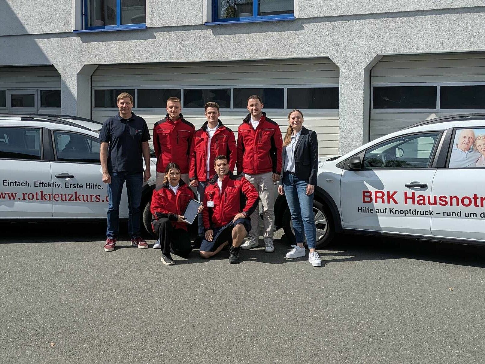 Das Werbeteam zusammen mit Jörg von der Grün (Geschäftsführer BRK-Kreisverband Hof, links) und Annett Datschkus (Ansprechpartnerin Fördermitglieder, rechts)