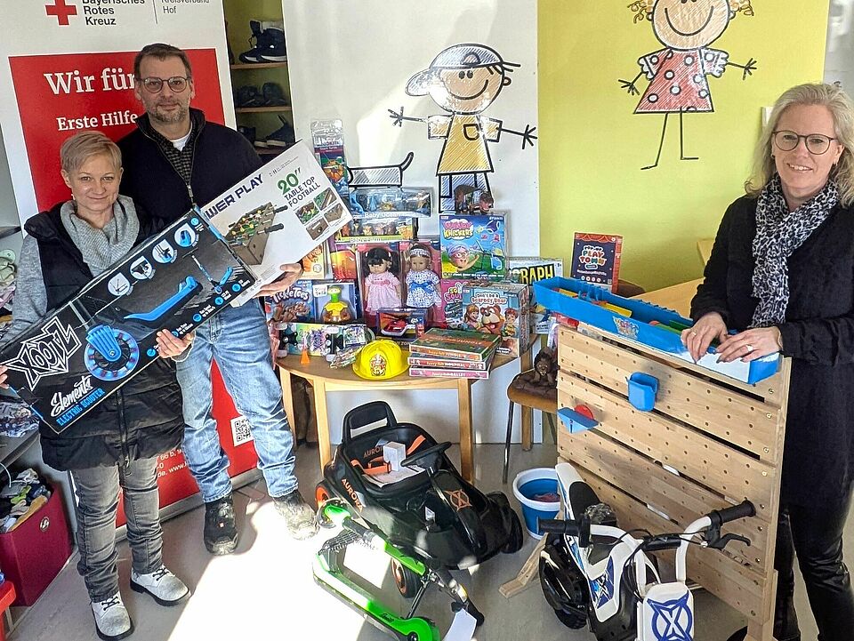 Spendenübergabe der Spielwaren in der Rappelkiste
